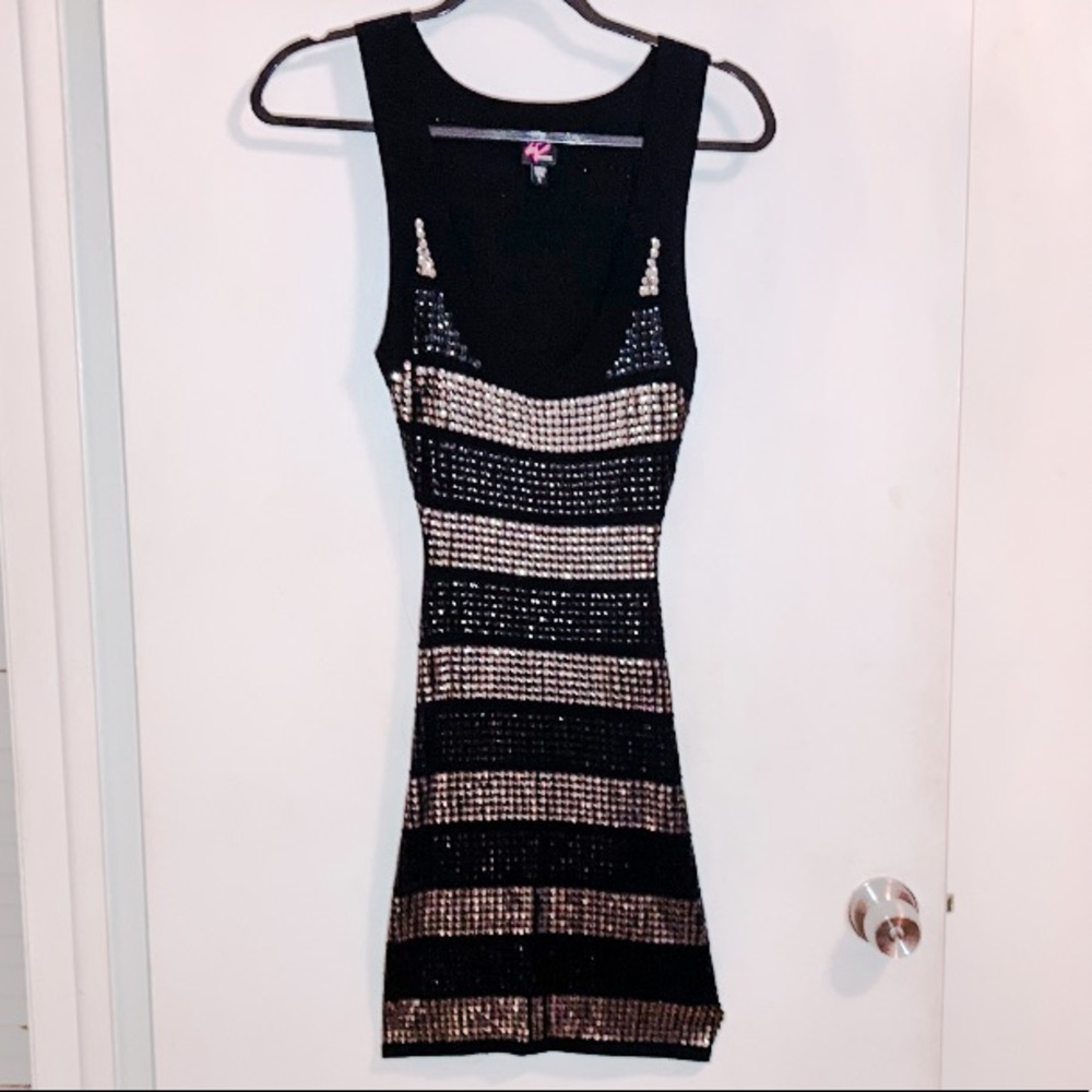 2B BeBe💜Sequin Open Back Stretchy Fitted Dress